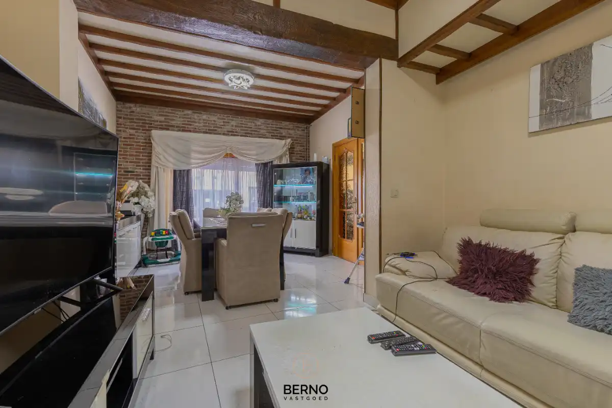 Op te frissen woning met koer foto 2