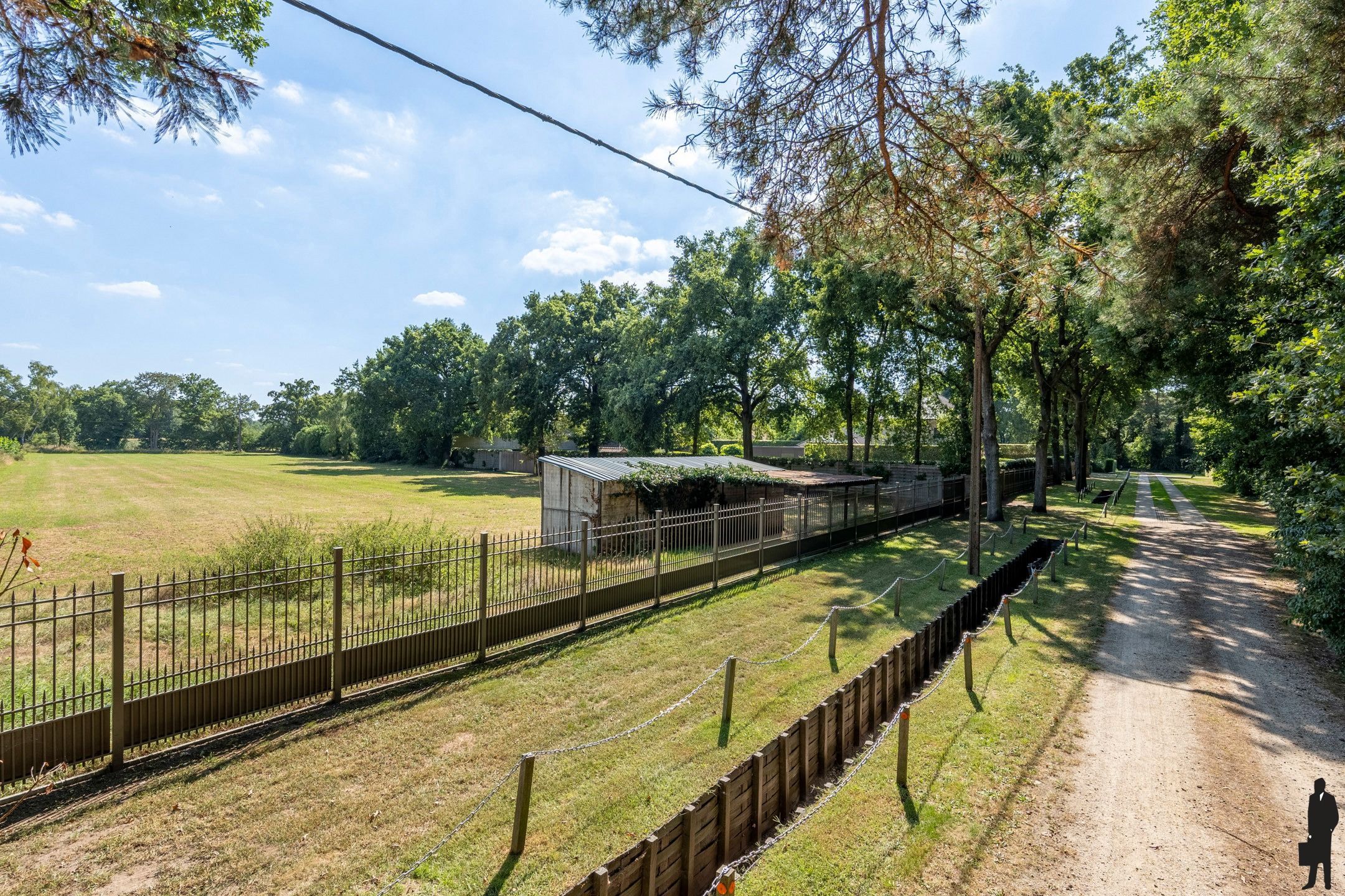 Uitzonderlijk gelegen, recente villa op domein van ca. 2ha  foto 34