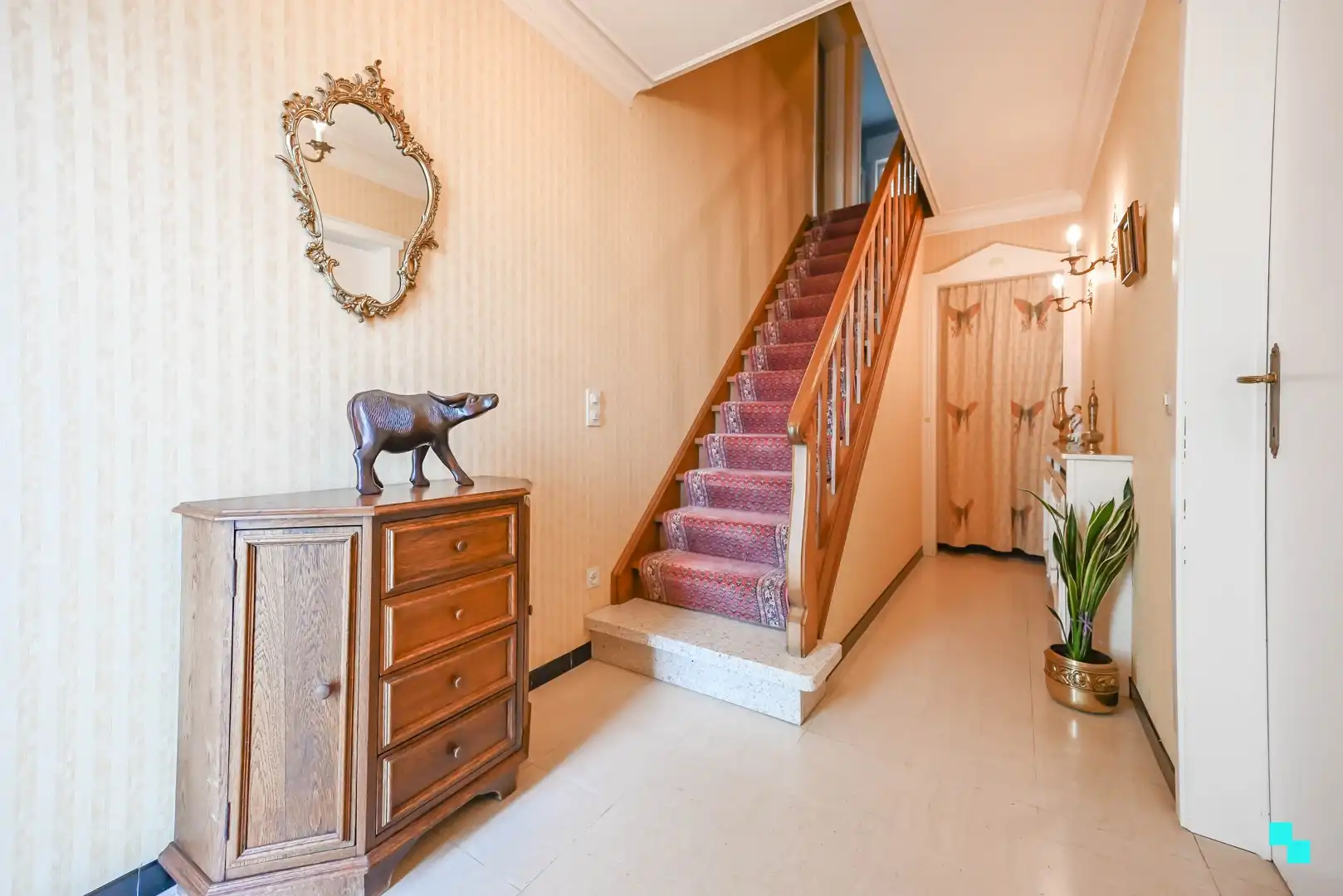 Eéngezinswoning met vier slaapkamers in de Kasteelwijk te Izegem foto 2