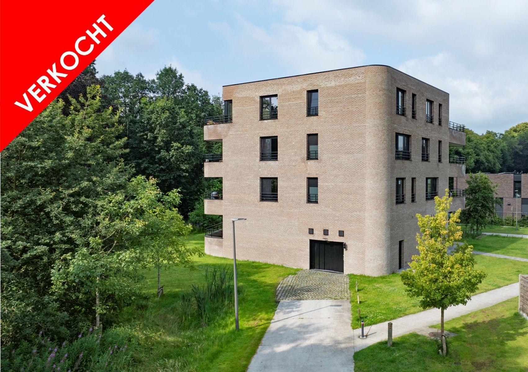 Energiezuinig luxe appartement in het groen mét parking foto {{pictureIndex}}