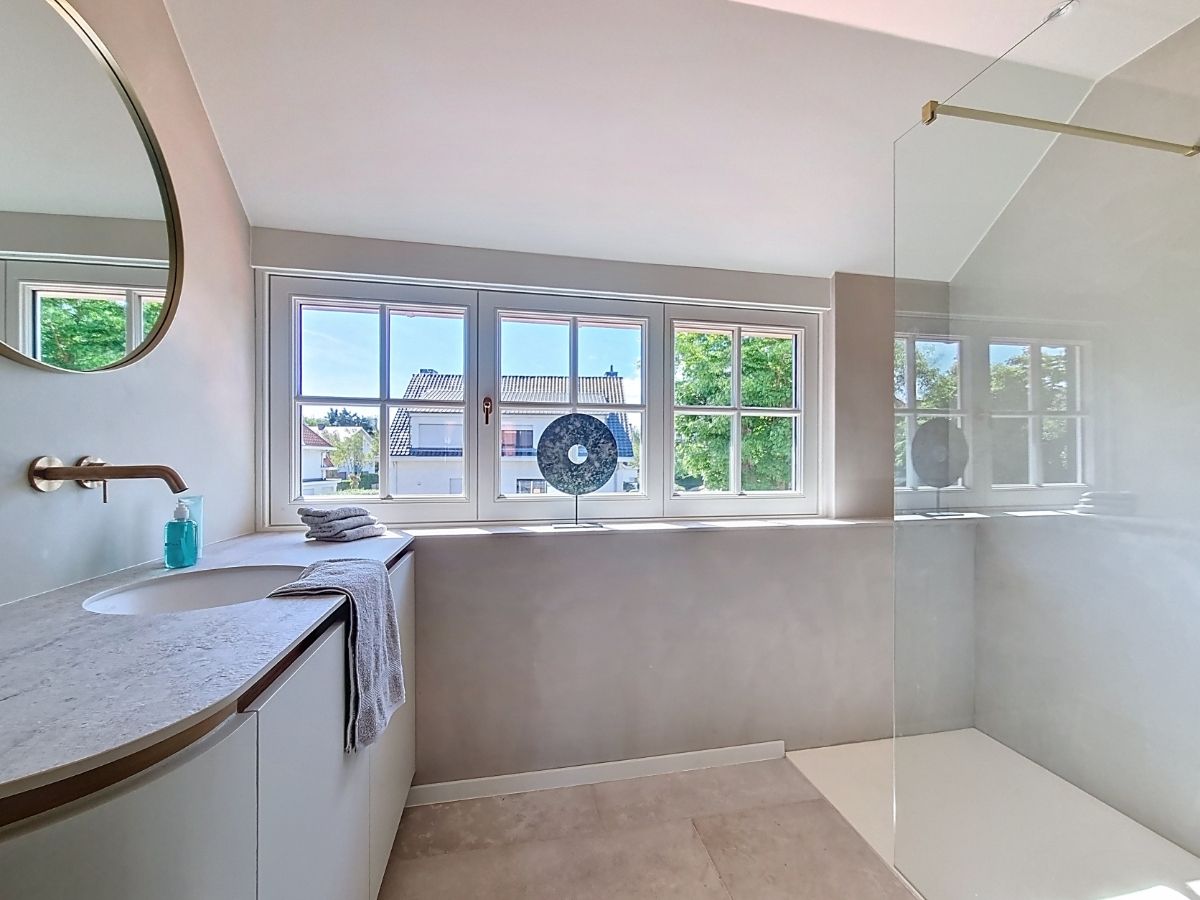 High-end gerenoveerde villa met energielabel A op 200 meter van het strand foto 14