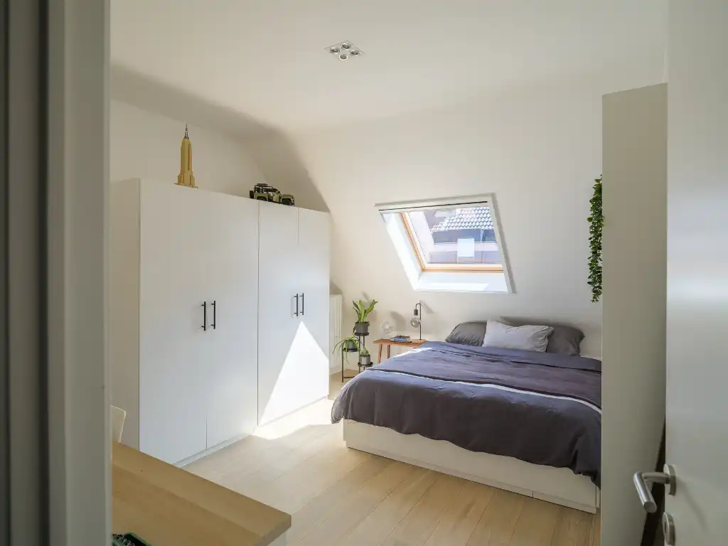 Karaktervol gerenoveerde gezinswoning (232 m²) met onder meer vijf slaapkamers. foto 24