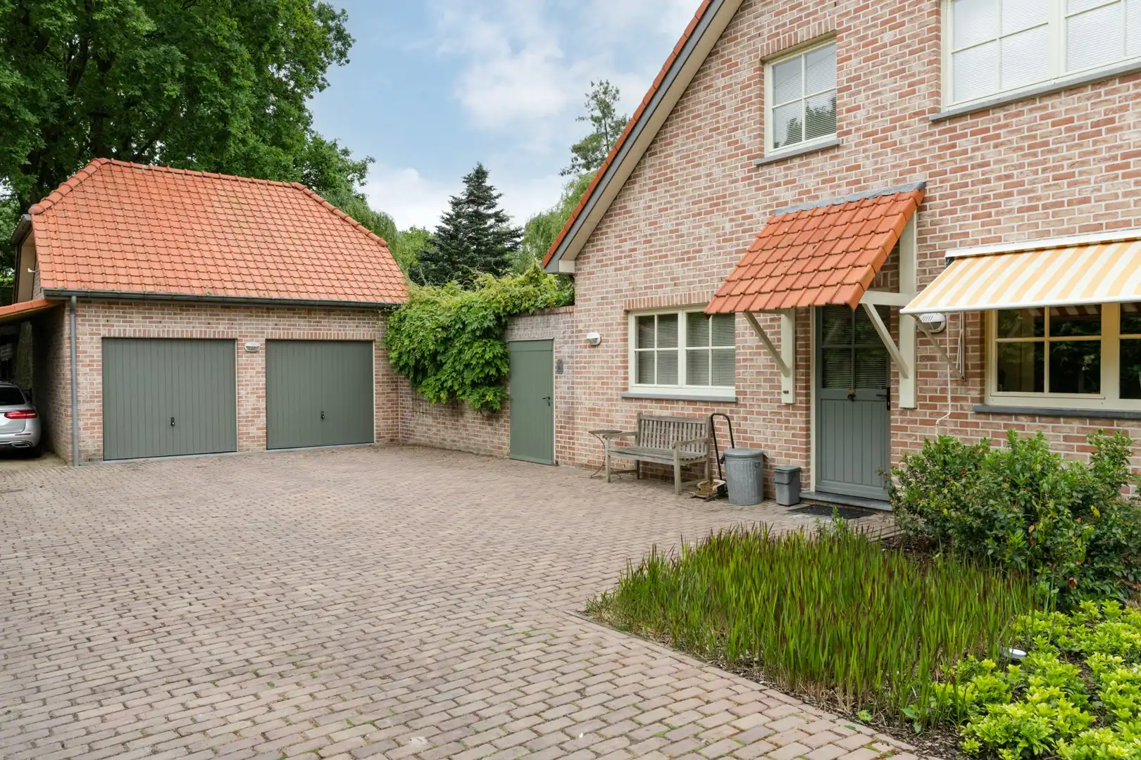 Charmante & sfeervolle, instapklare, energiecorrecte (EPC B) villa-landhuis met 5 slaapkamers, 3 badkamers, bureau én dubbele garage. foto 9