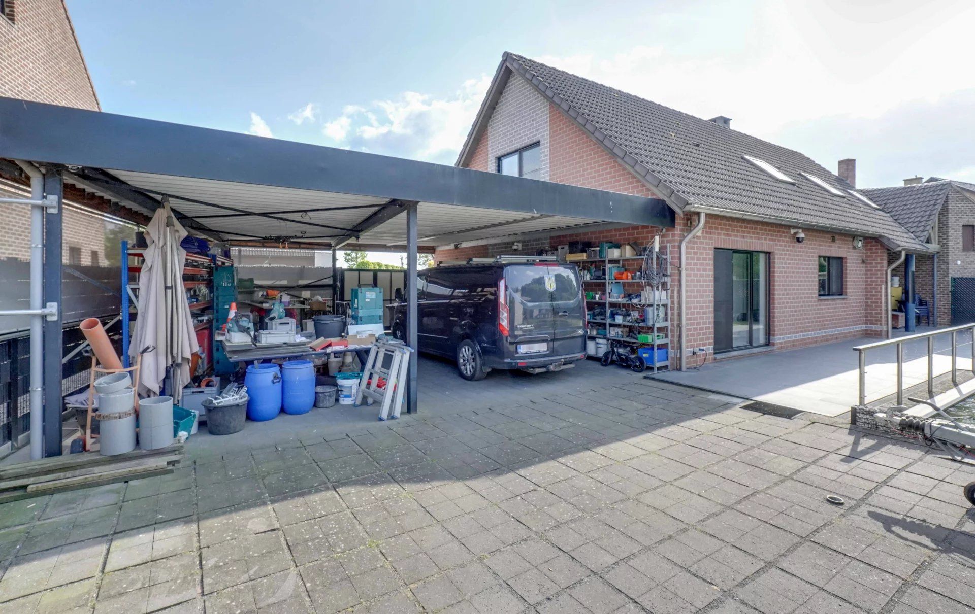 Ruime woning met zwembad op mooi groot perceel foto 43