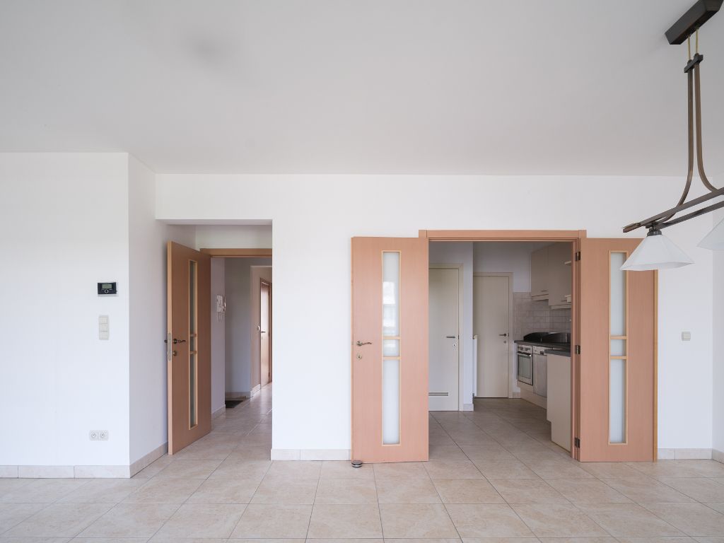 Licht op te frissen appartement met 3 slaapkamers en aangenaam terras met prachtig en open zicht over de Leie. Mogelijkheid tot aankoop autostaanplaats. foto 6