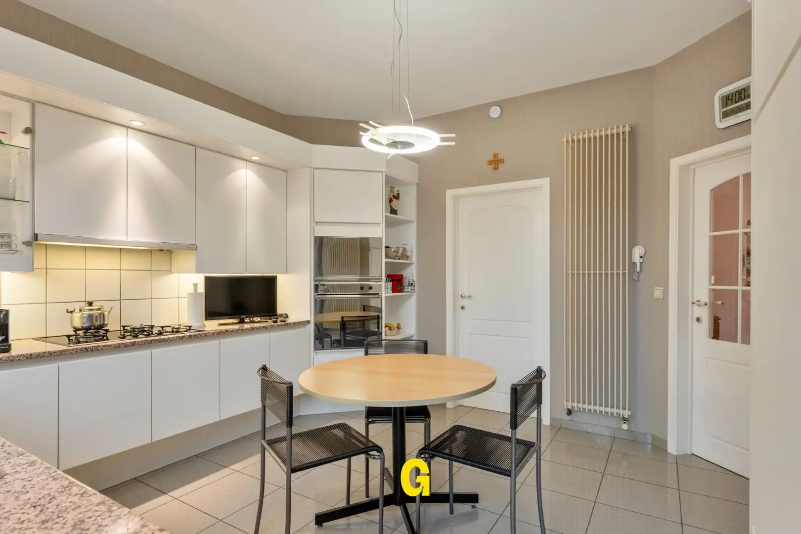 Bijzonder nette rijwoning van zeer degelijke kwaliteit, met tuin op 6a 46ca, vlak bij de dorpskern van Hoeselt. foto 12