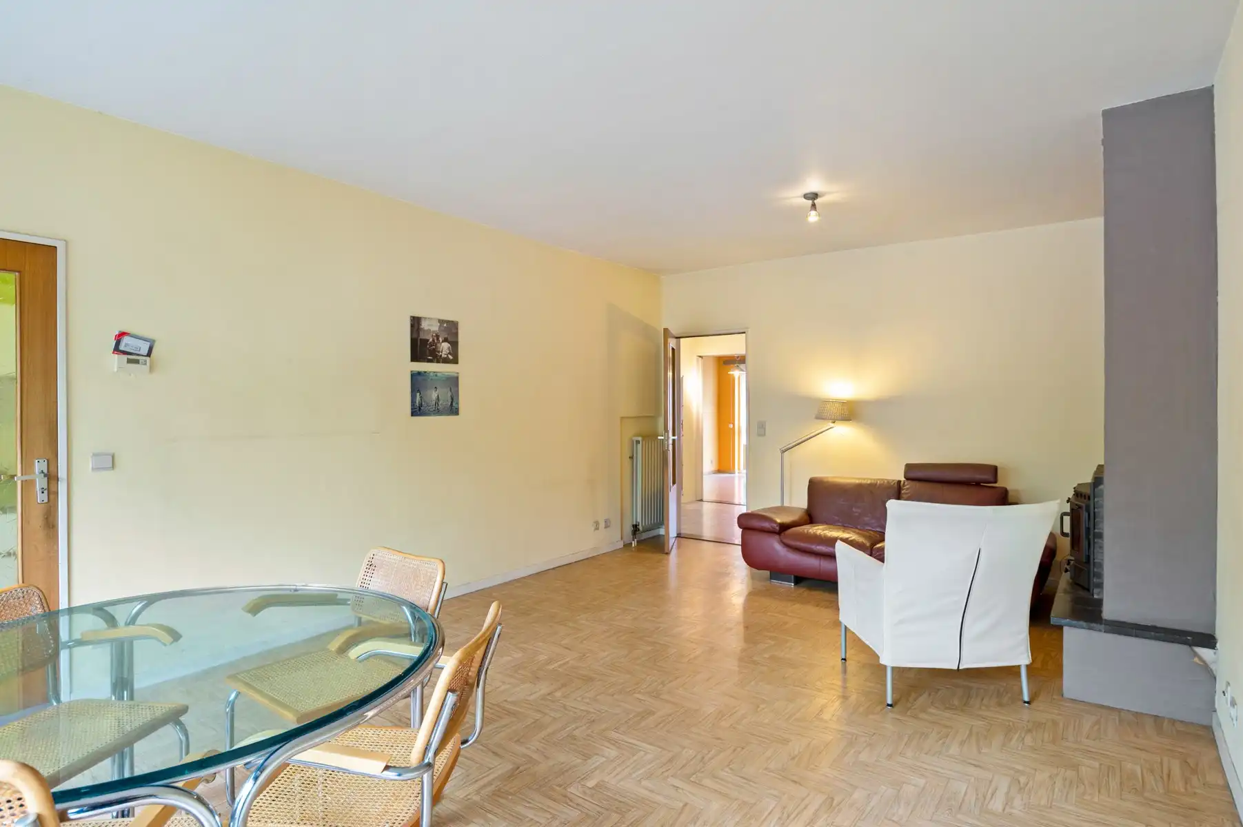 Te renoveren appartement met garage op uitstekende ligging foto 7