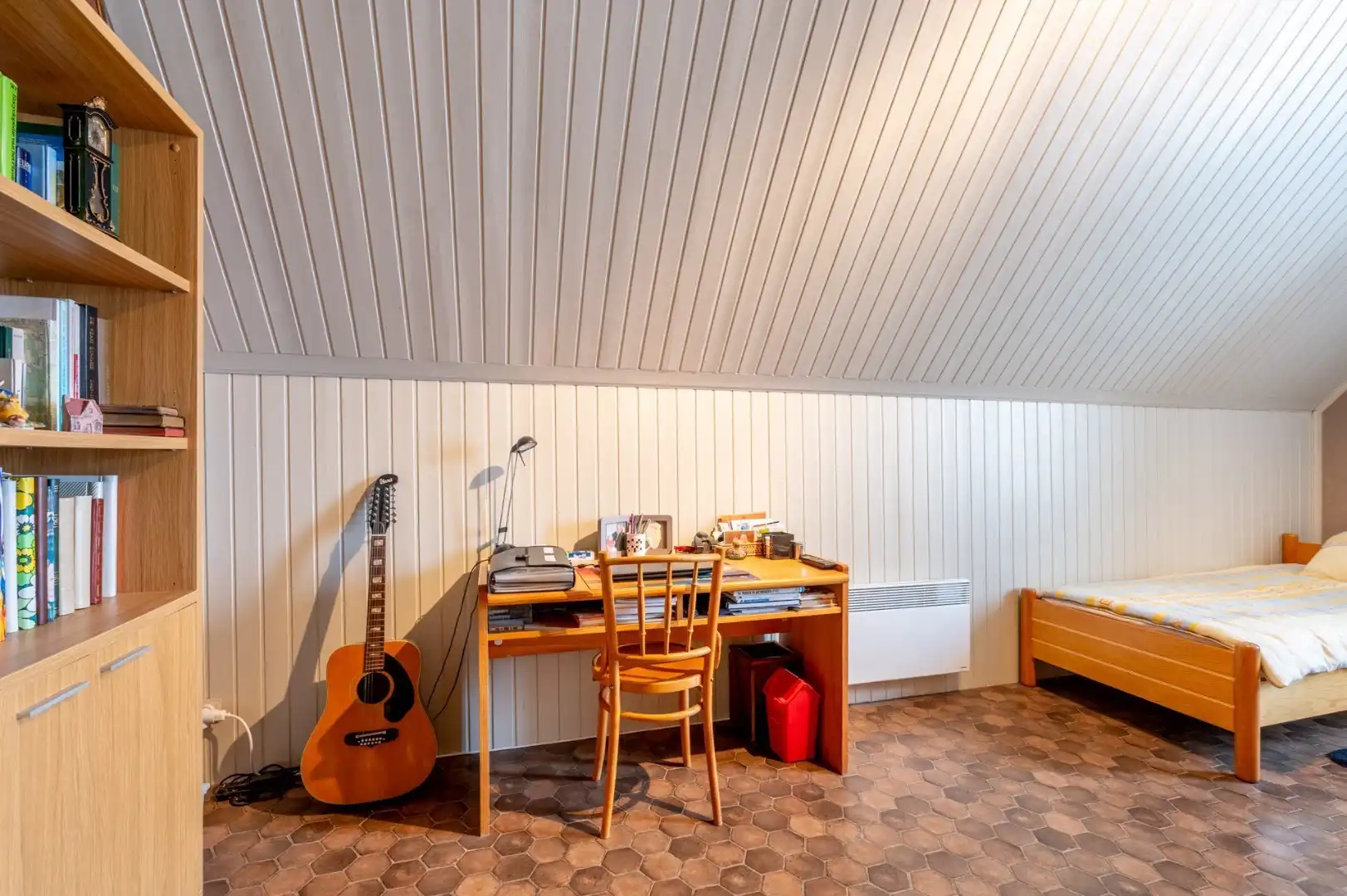 Villa met 3 kamers, 20 zonnepanelen en een dubbele garage op 800 m² foto 23