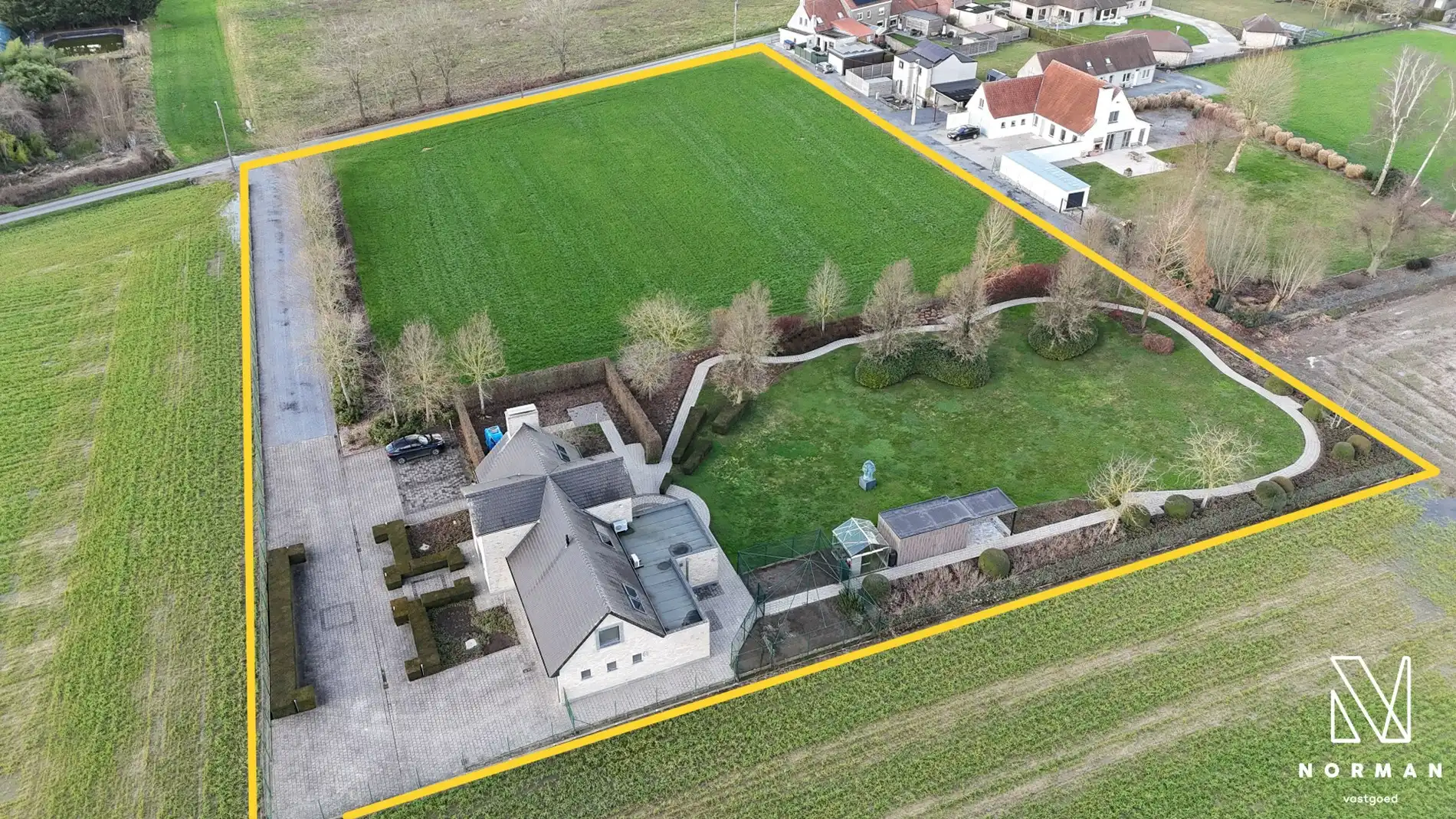 Prachtig domein met luxueuze instapklare villa, grote tuin en landbouwgrond in Hulste foto {{pictureIndex}}