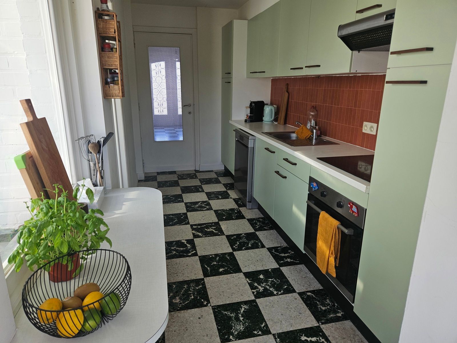 Mooie burgerwoning met tuin ! foto 9