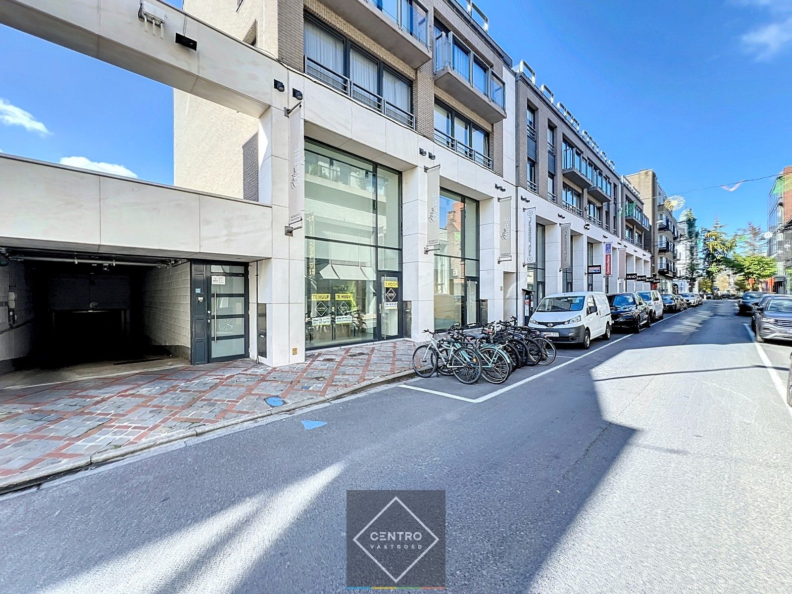 STIJLVOL ingericht handelspand 125m² (+ terras) TE HUUR  aan de Ooststraat te ROESELARE ! foto 2