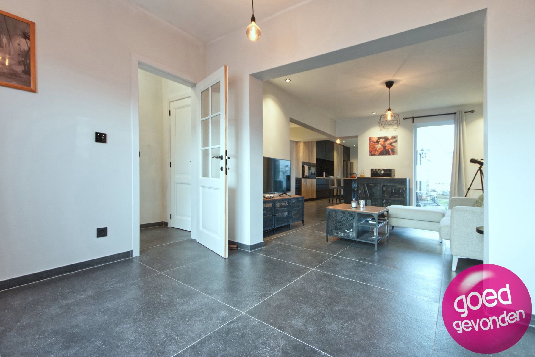 HOB - GERENOVEERD - 3 SLK - 2 BDK - TUIN - TERRAS - PARKING foto 2