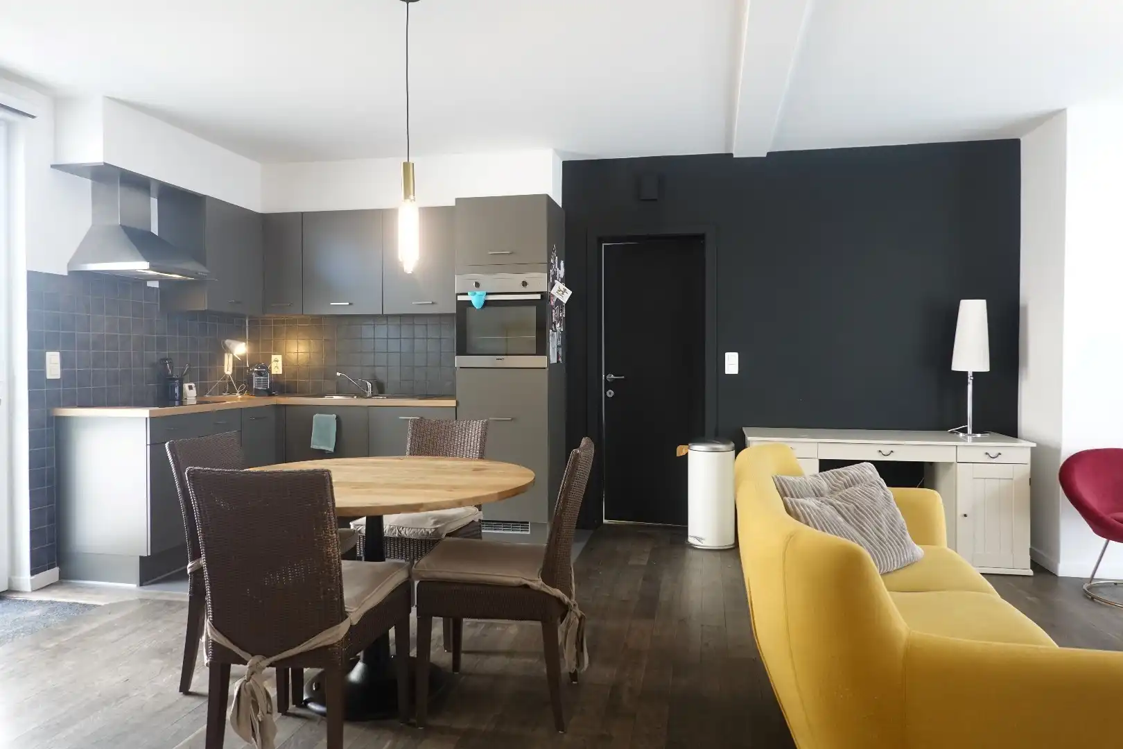 Ruim gelijkvloers appartement met koertje  foto 16