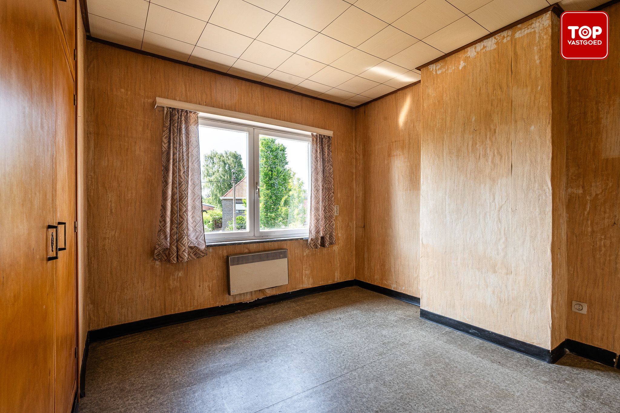 Ruime karaktervilla met magazijn op riant Perceel van 2200M².  foto 20