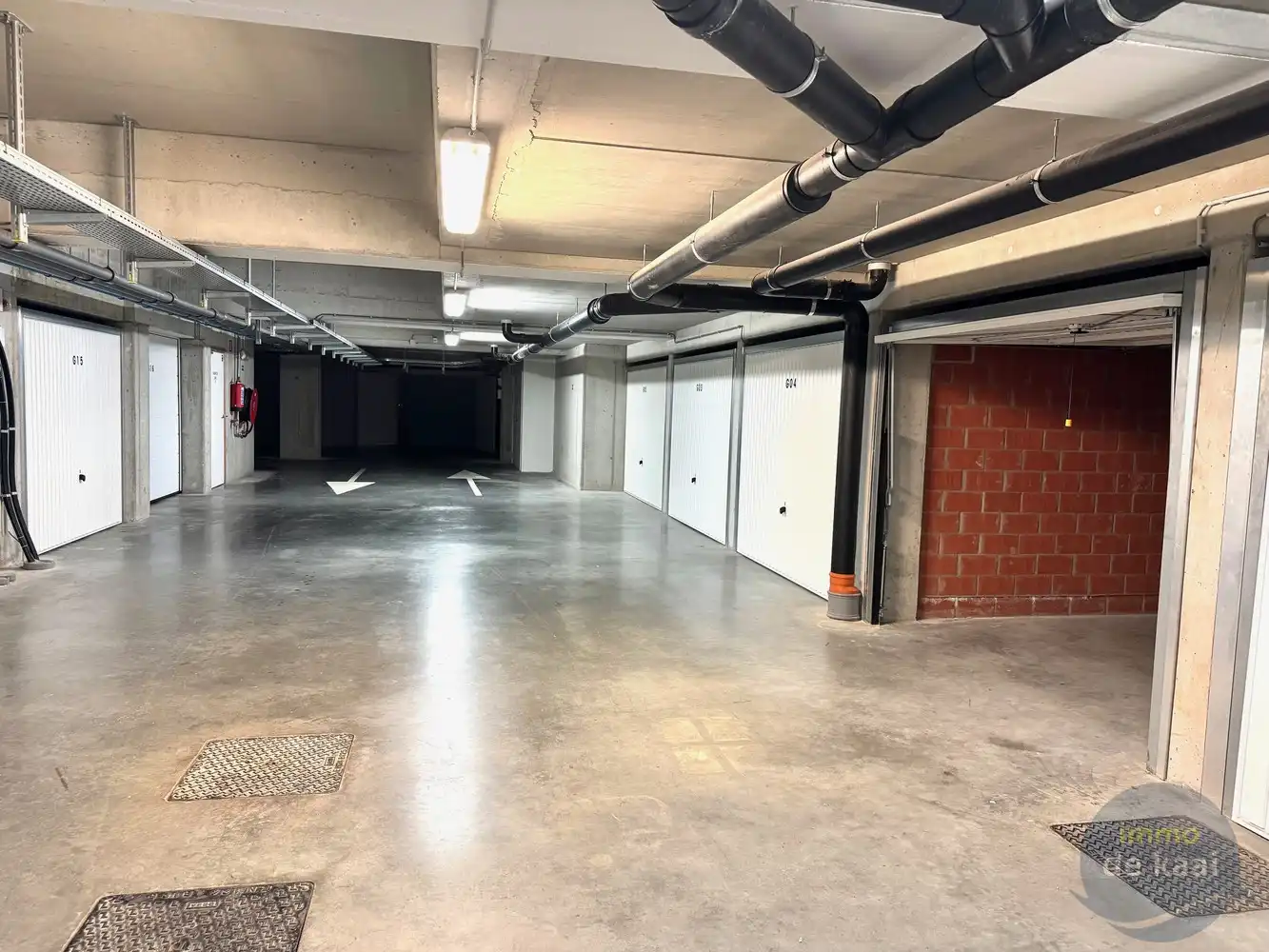 Garage te koop foto {{pictureIndex}}