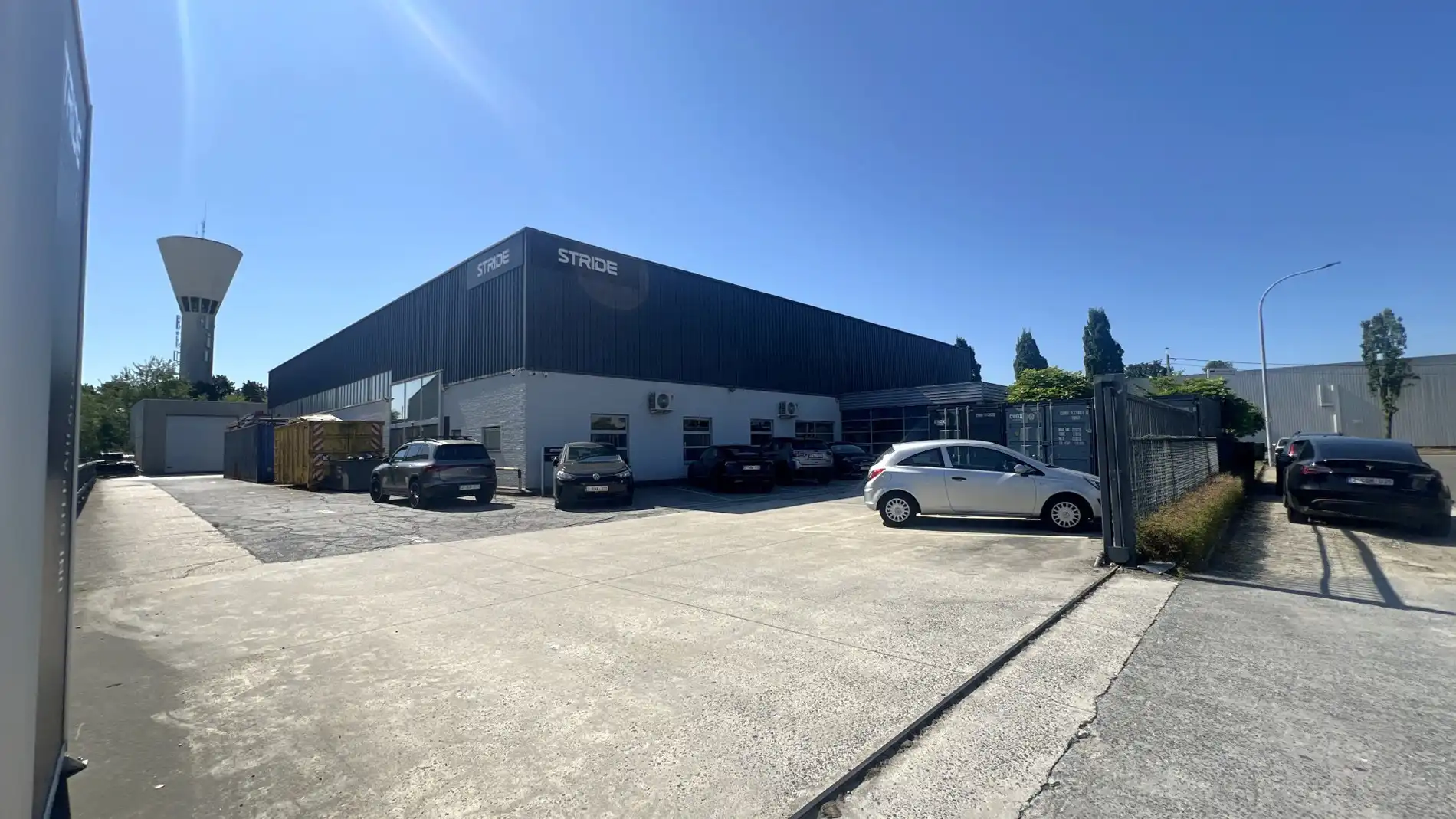 Bedrijfspand met buitenopslag te huur in het industriepark van Zwijnaarde foto 2