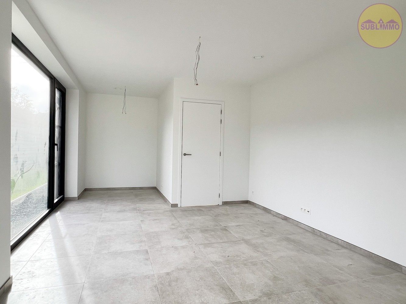 Nieuwbouwwoning met 3 slaapkamers op een perceel van 365m². foto 8