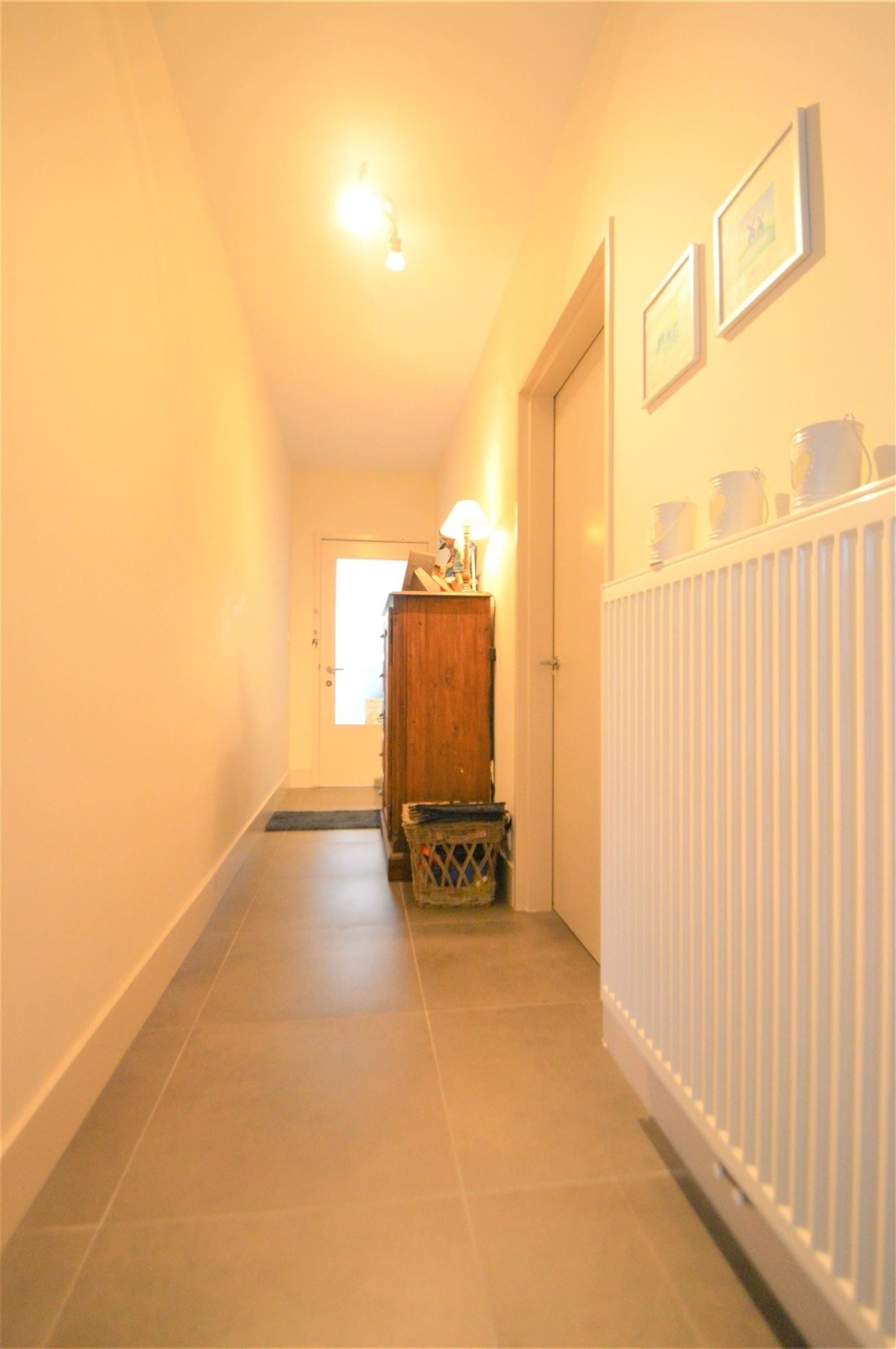 Totaal gerenoveerd GV appartement met tuin te Grembergen foto 10