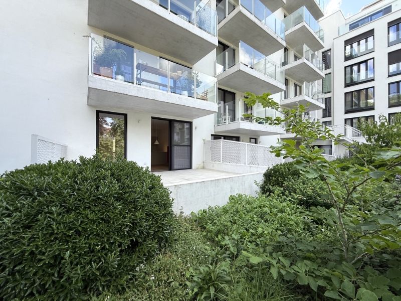 Recent gelijkvloers appartement met ruim terras en zicht op aangelegde binnentuin – topligging in Gent foto {{pictureIndex}}
