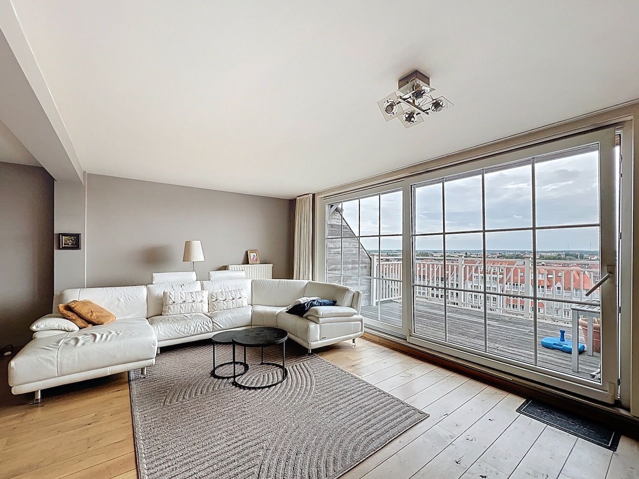 Zuidgericht duplex-dakappartement met veel ruimte op toplocatie in Heist foto 8
