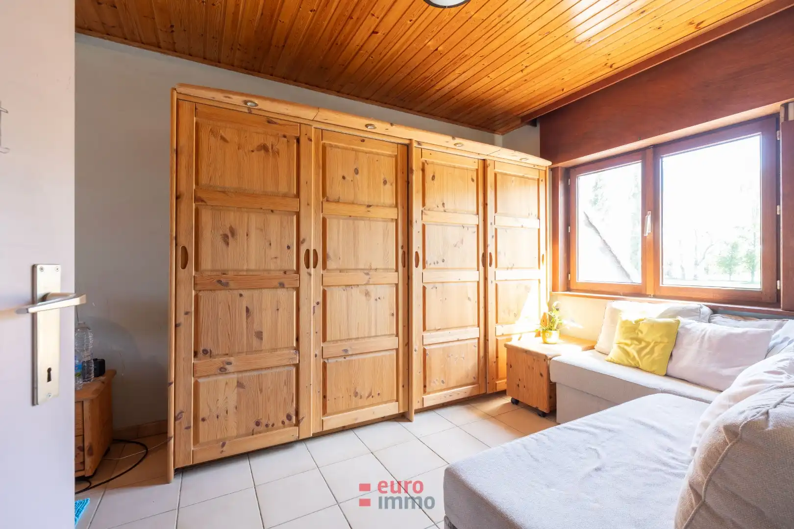 Ruime rijwoning met 4 slaapkamers in het pittoreske Ramskapelle foto 20