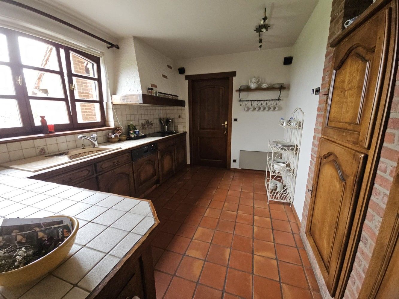 Karaktervol landhuis met bijgebouw op mooi, breed perceel met een opp. van 30a32ca foto 13