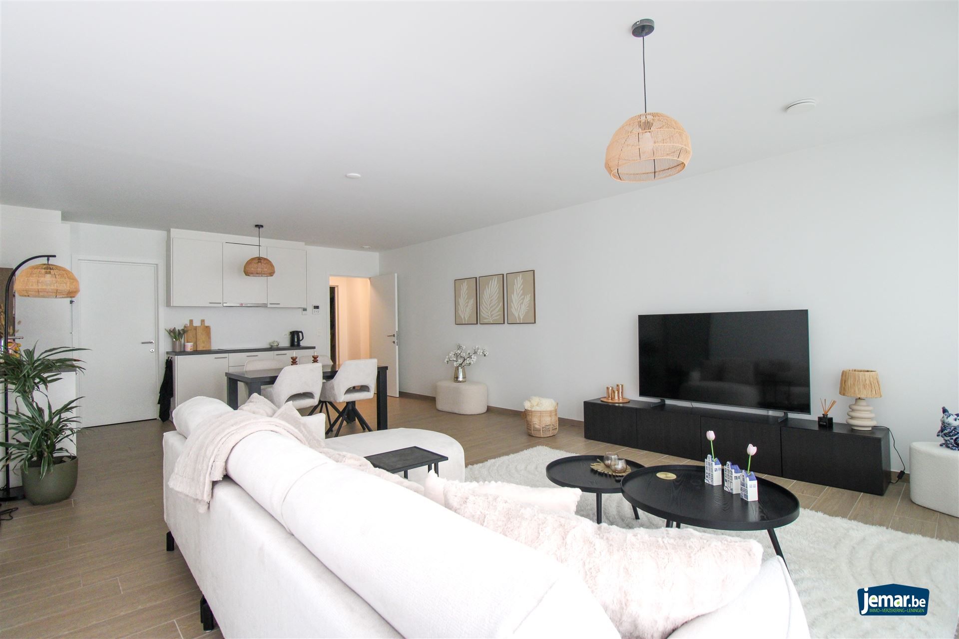 Instapklaar, gelijkvloers en energiezuinig appartement met terras en autostaanplaats in Opgrimbie! foto 2