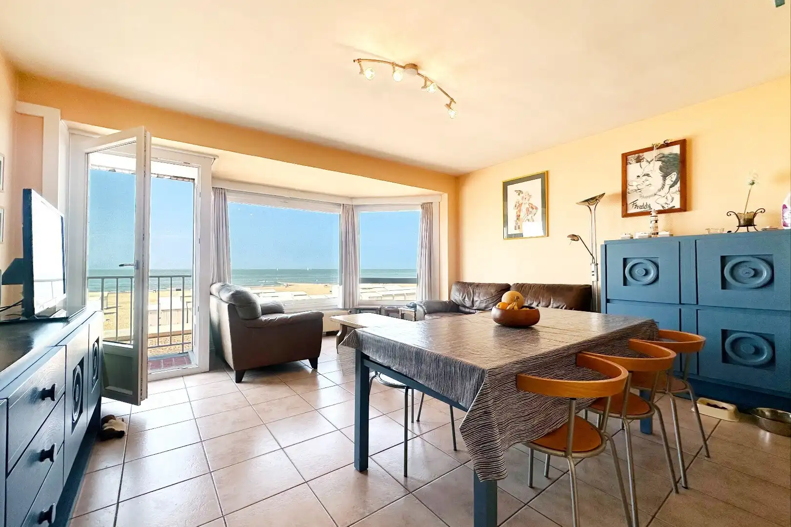 Exclusief Triplex Appartement op de Zeedijk van Wenduine – Luxe, Comfort en Zeezicht! foto 3