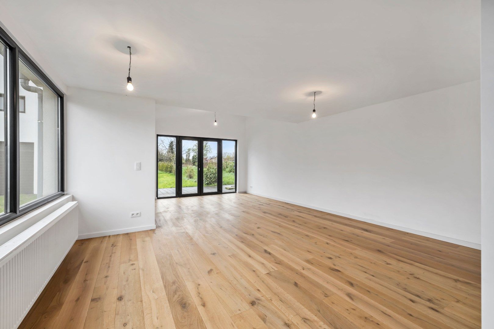 Luxueus gerenoveerde (2025) woning bijgebouw & ruime tuin in Zwijndrecht foto 5