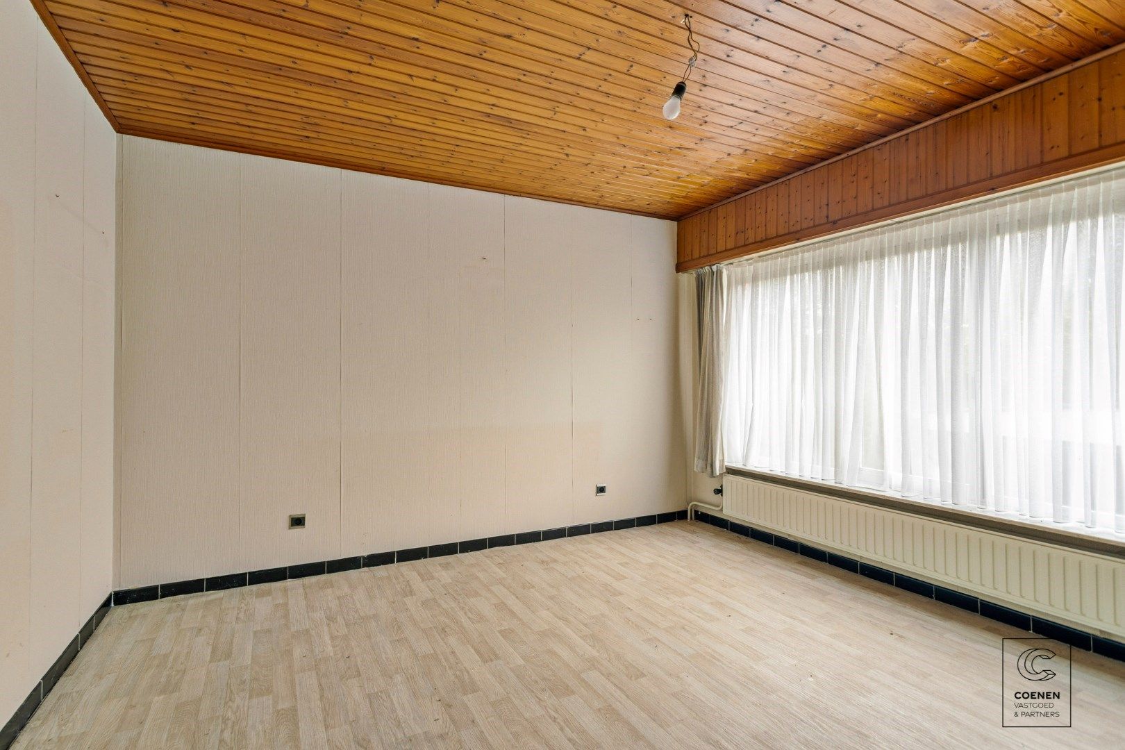 Te renoveren woning met 4a5 slpk's, bew. opp. van 236m² op een perceel van maar liefst 4.057 m² te Westmalle! foto 11