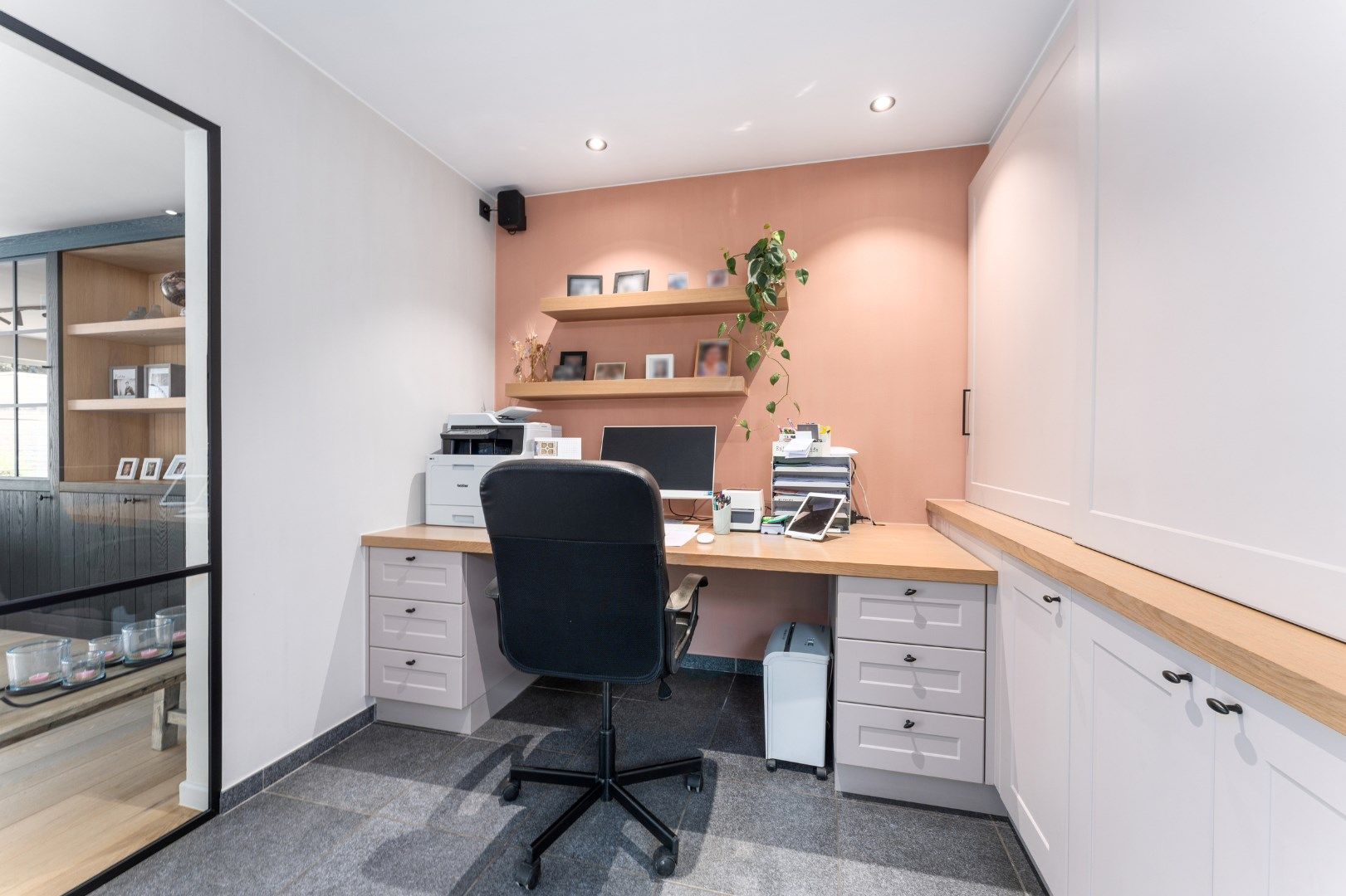 PRACHTIGE WONING MET EIKEN BIJGEBOUW | HANDELSRUIMTE & 4 GARAGES!!!  foto 13