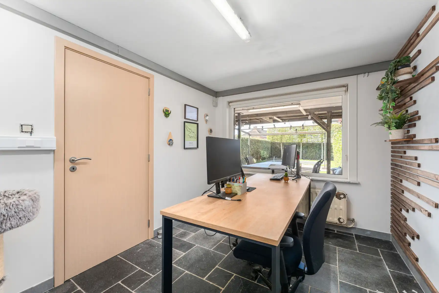 Instapklare woning met garage en tuin foto 15
