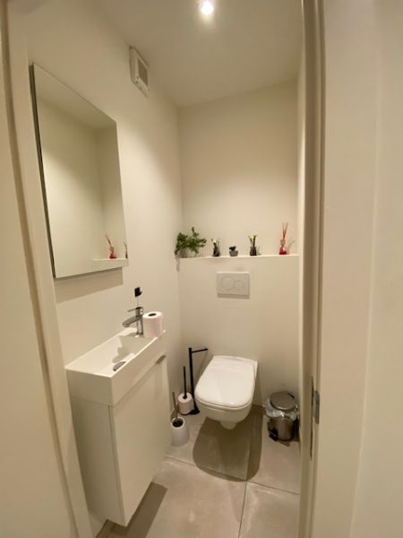 Recent ideaal gelegen volledig gerenoveerd appartement HARTJE Geel 2 slpk, met autostaanplaats foto 14