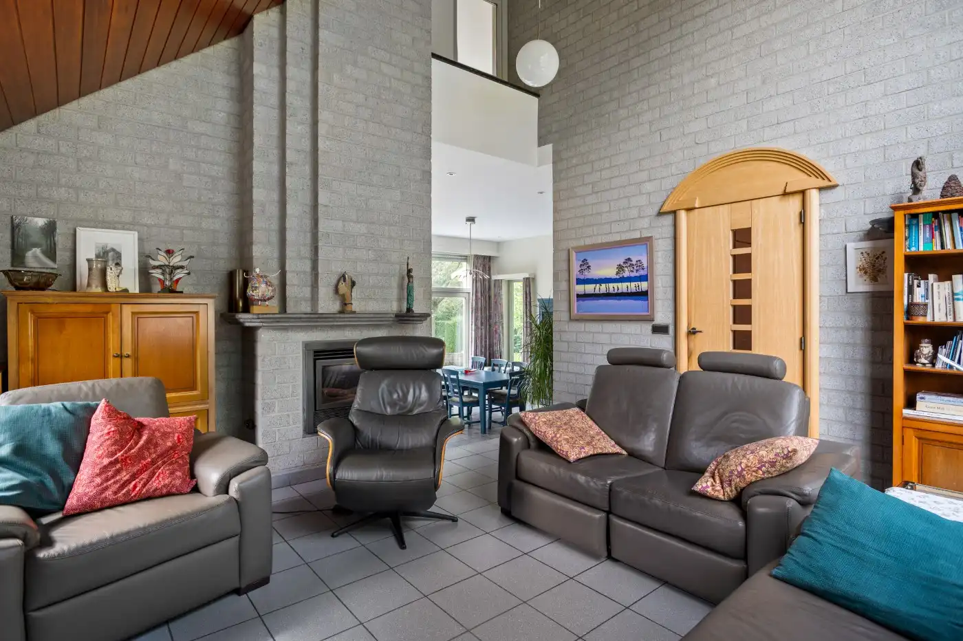 Vrijstaande architectenwoning met 5 slpk., atelier en dubbele garage op ruim perceel met zicht op de velden foto 5