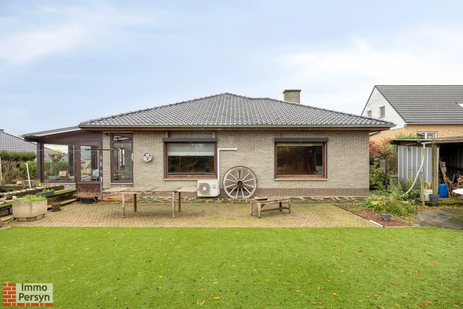 Charmante open bebouwing met praktische indeling in een rustige omgeving foto 2