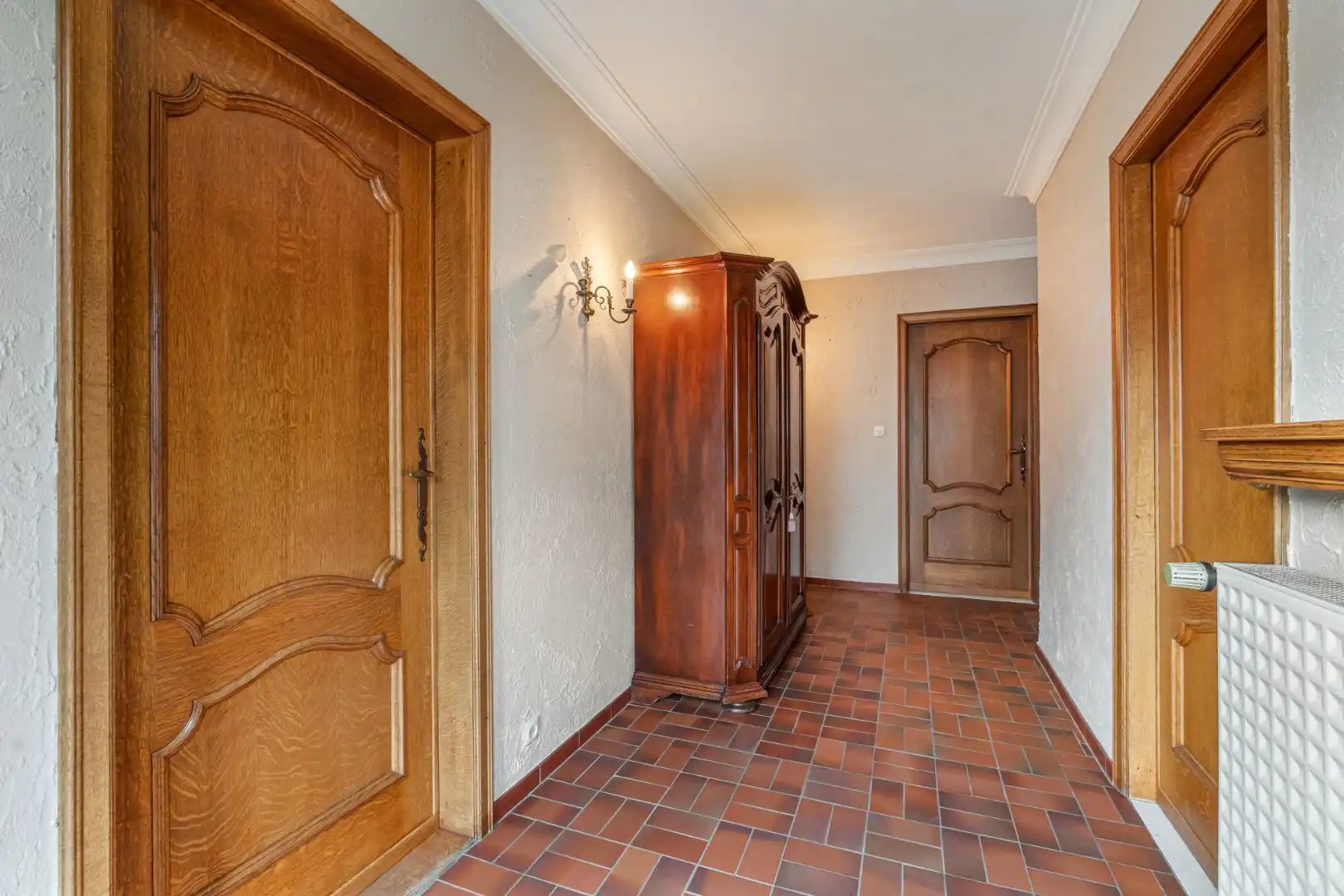 Halfvrijstaande woning op een perceel van 7a31ca, met aparte bureelruimte en inpandige garage! foto 3