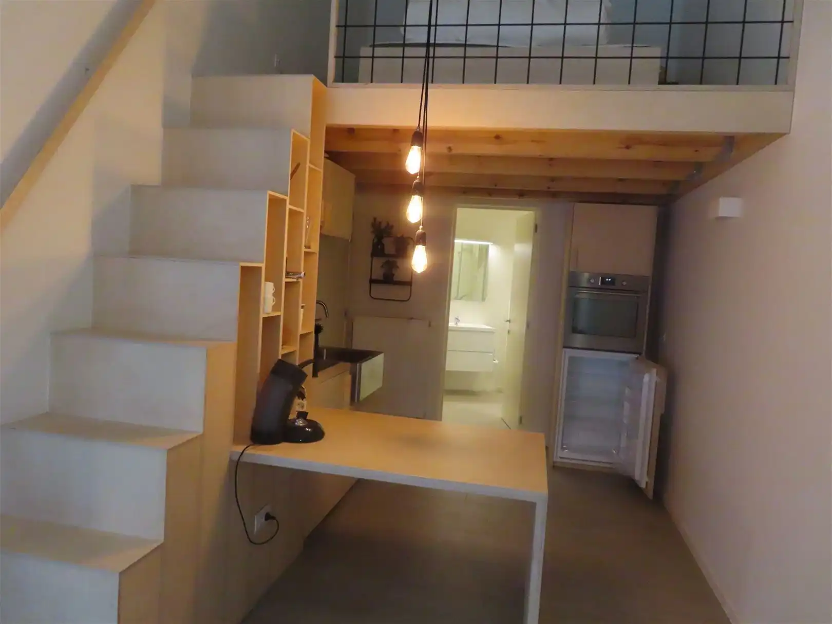 Gemeubelde studio met mezzanine in Antwerpen Zuid foto 4