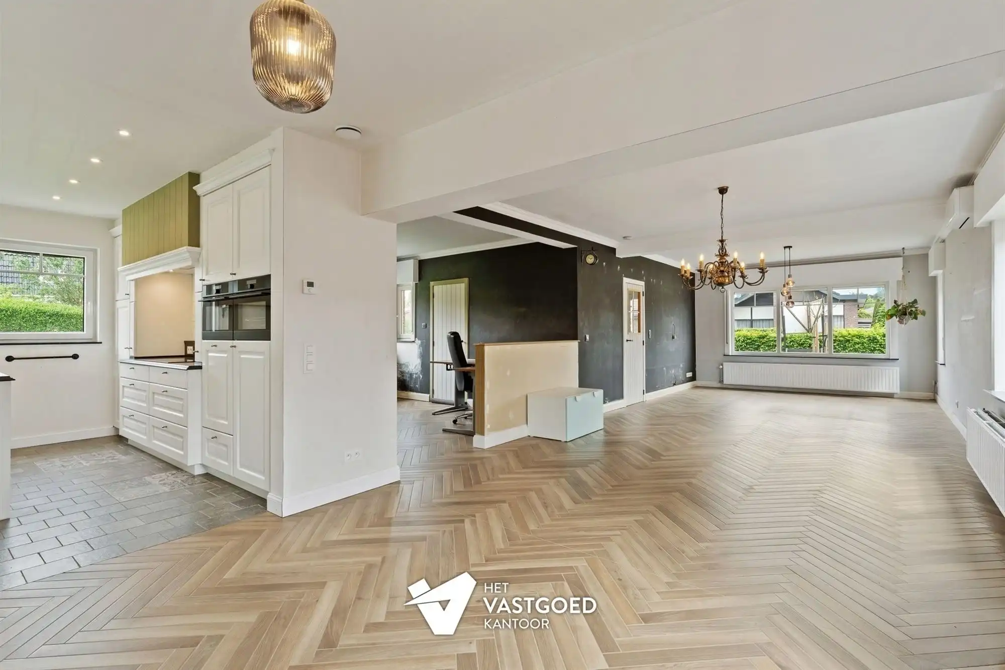 VOLLEDIG GERENOVEERDE WONING OP IDEALE LIGGING foto 8