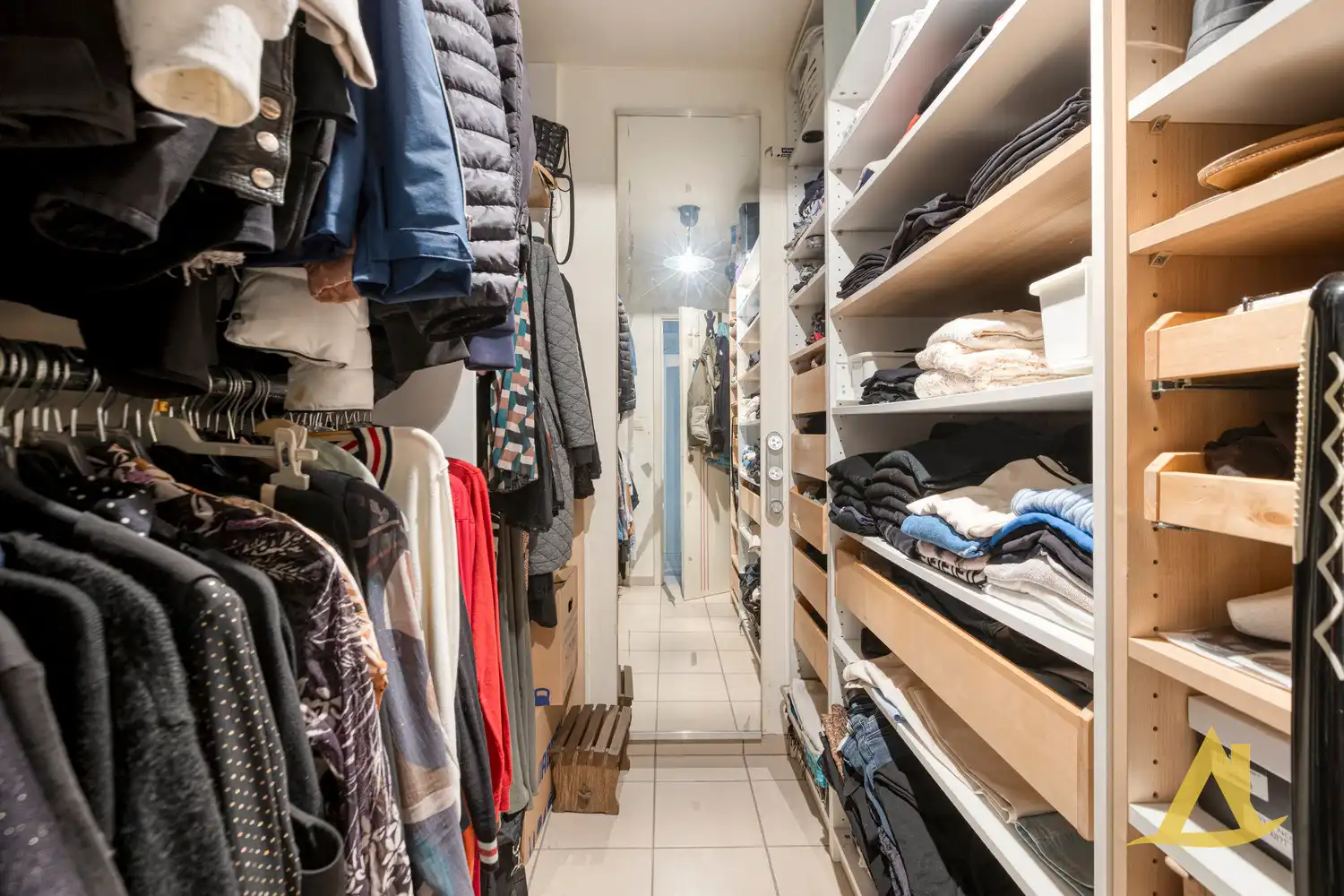 ZEER RUIM APPARTEMENT MET STUDIO EN 2 AUTOSTAANPLAATSEN TE DIEST! foto 15