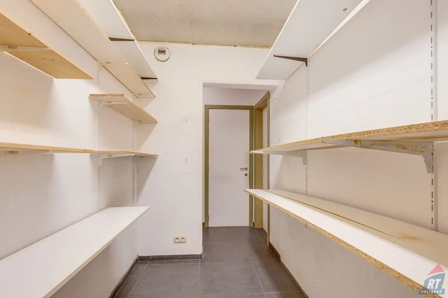 Gunstig gelegen handelsgelijkvloers foto 9