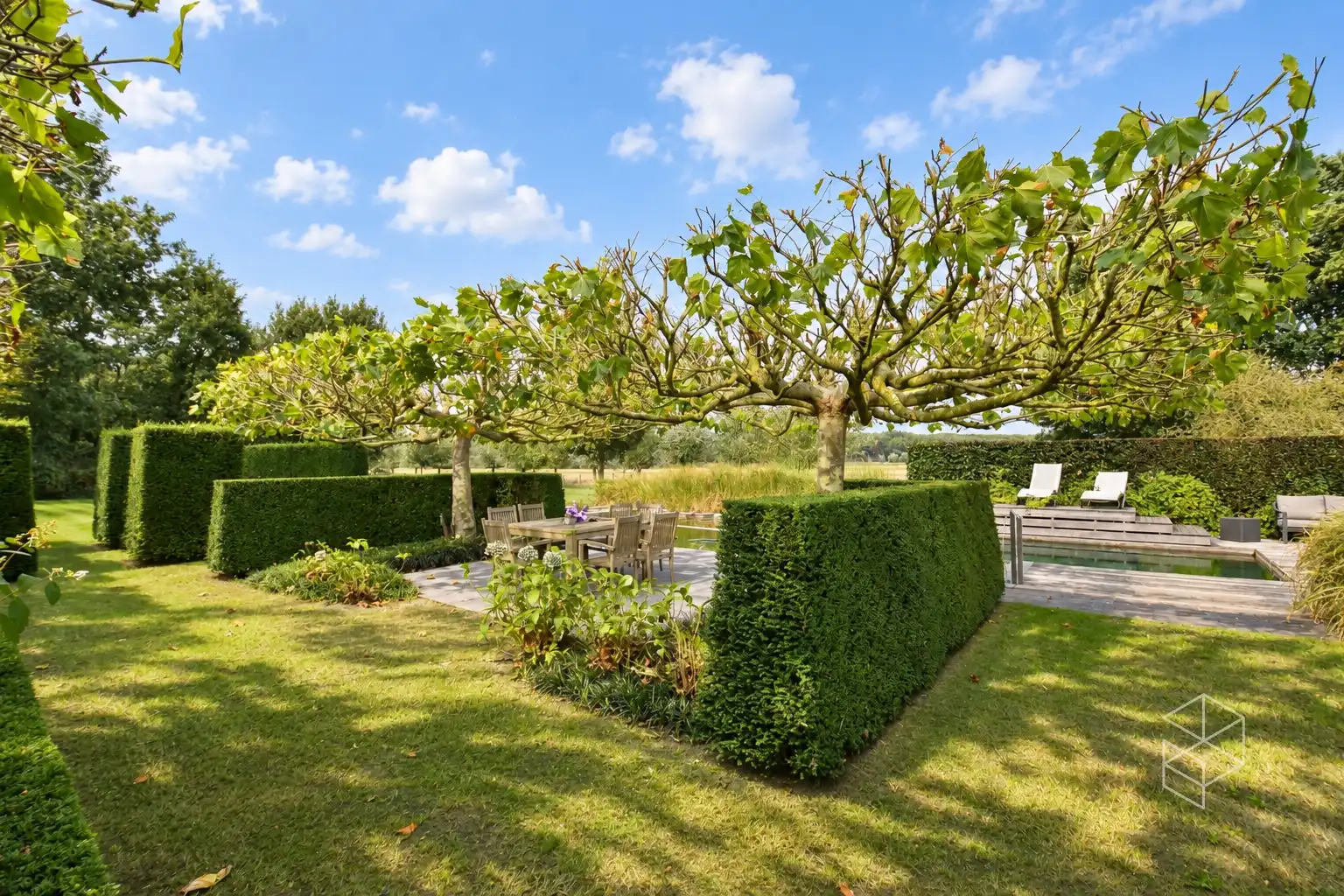 Karaktervolle villa met polyvalent bijgebouw, zwemvijver & aangelegde tuin met uitweg op 4.009m² foto 11