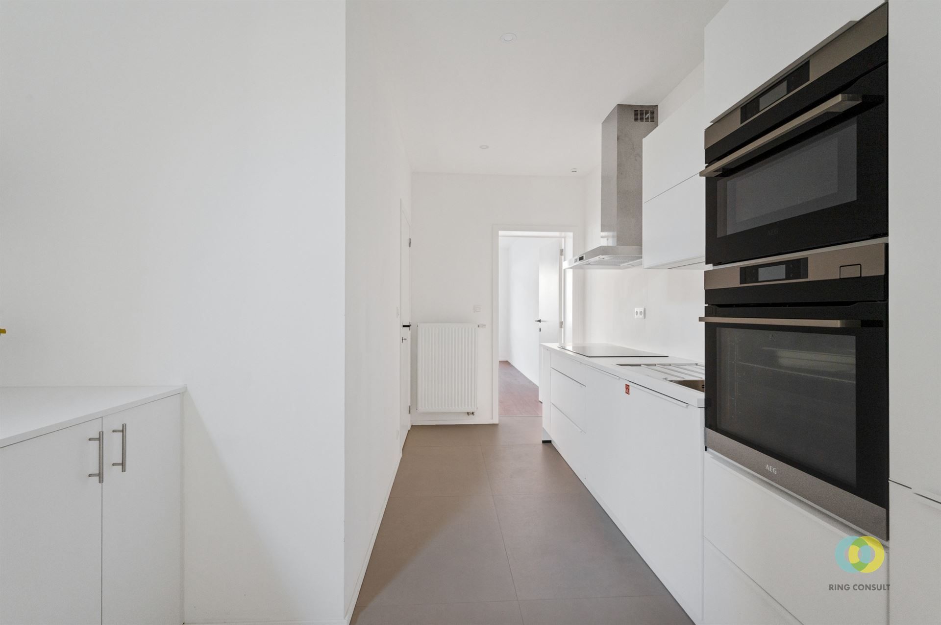 Gerenoveerd appartement met twee slaapkamers foto 6