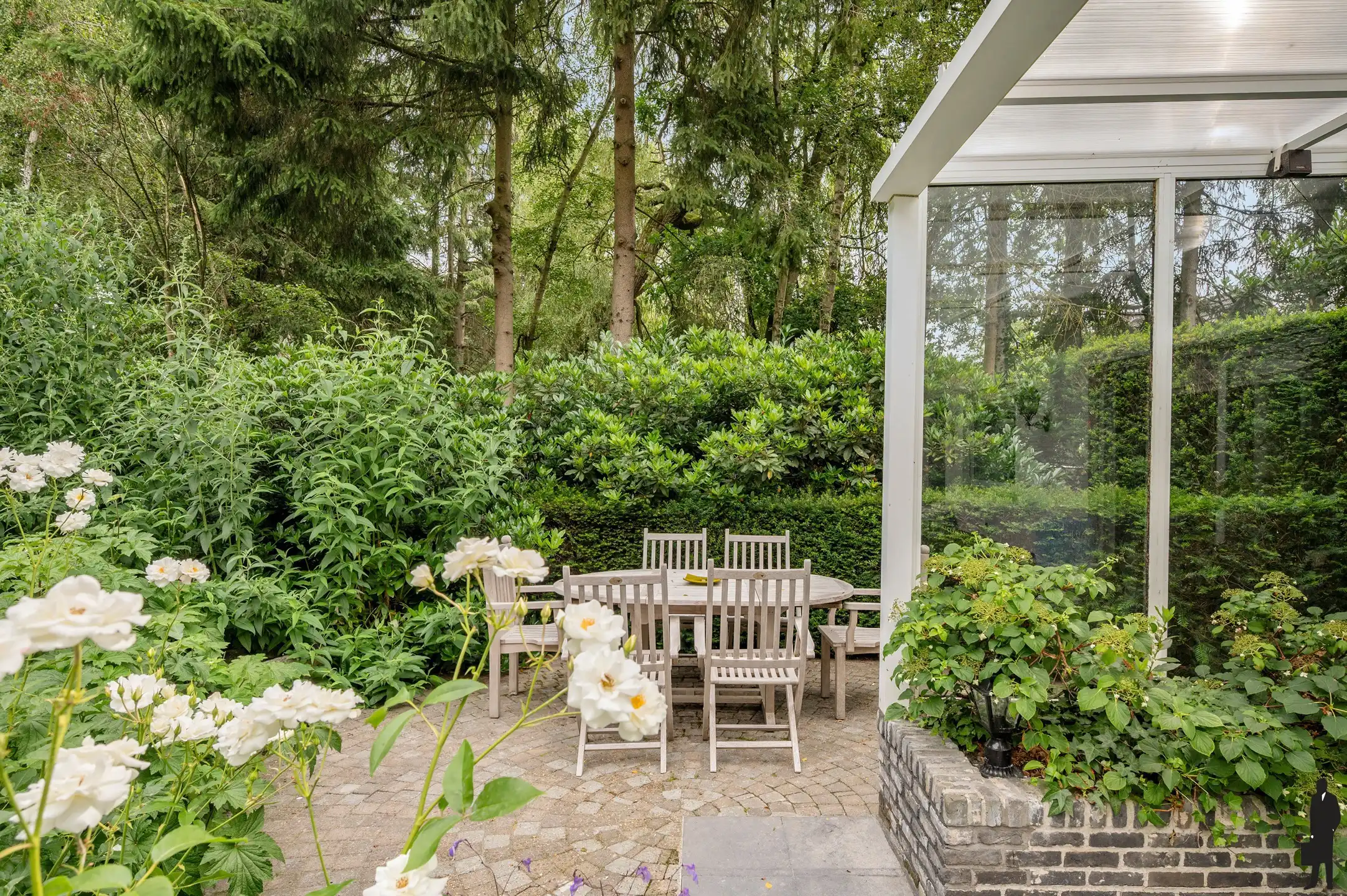 Statige villa op prachtig aangelegd perceel  met 4 slaapkamers en inpandige garage foto 33