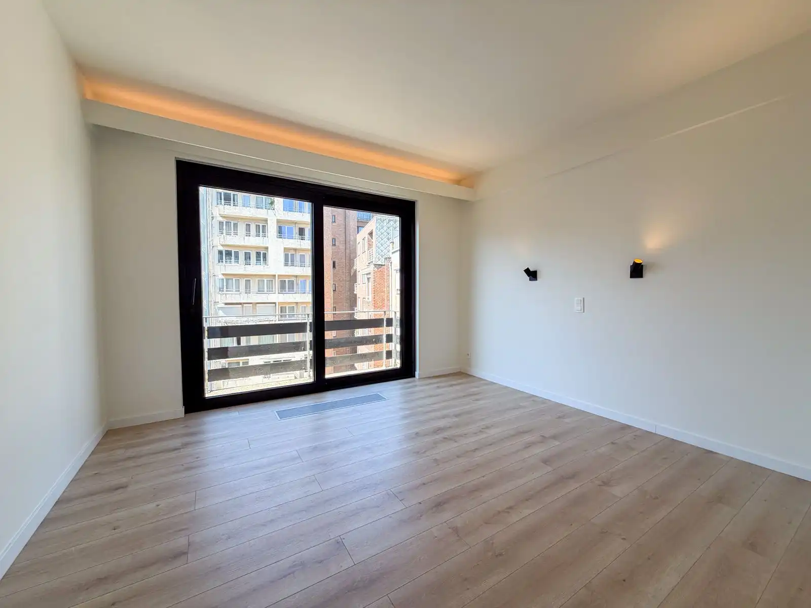 Zonnig 2-slaapkamer appartement op de 7de verdieping in het hart van Oostende, pal aan zee! foto 8