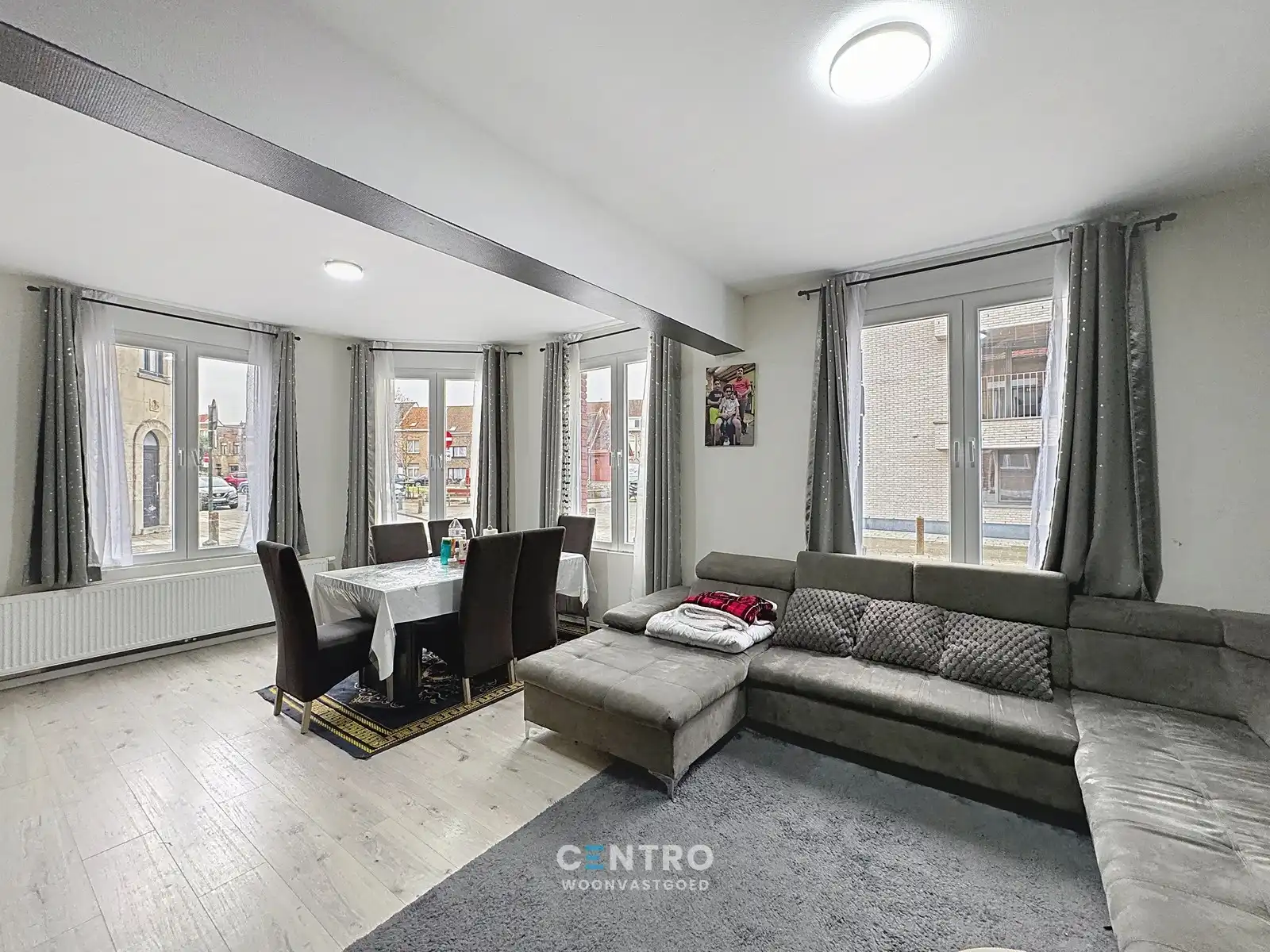 Gerenoveerde woning met 4 ruime slpks! foto 2