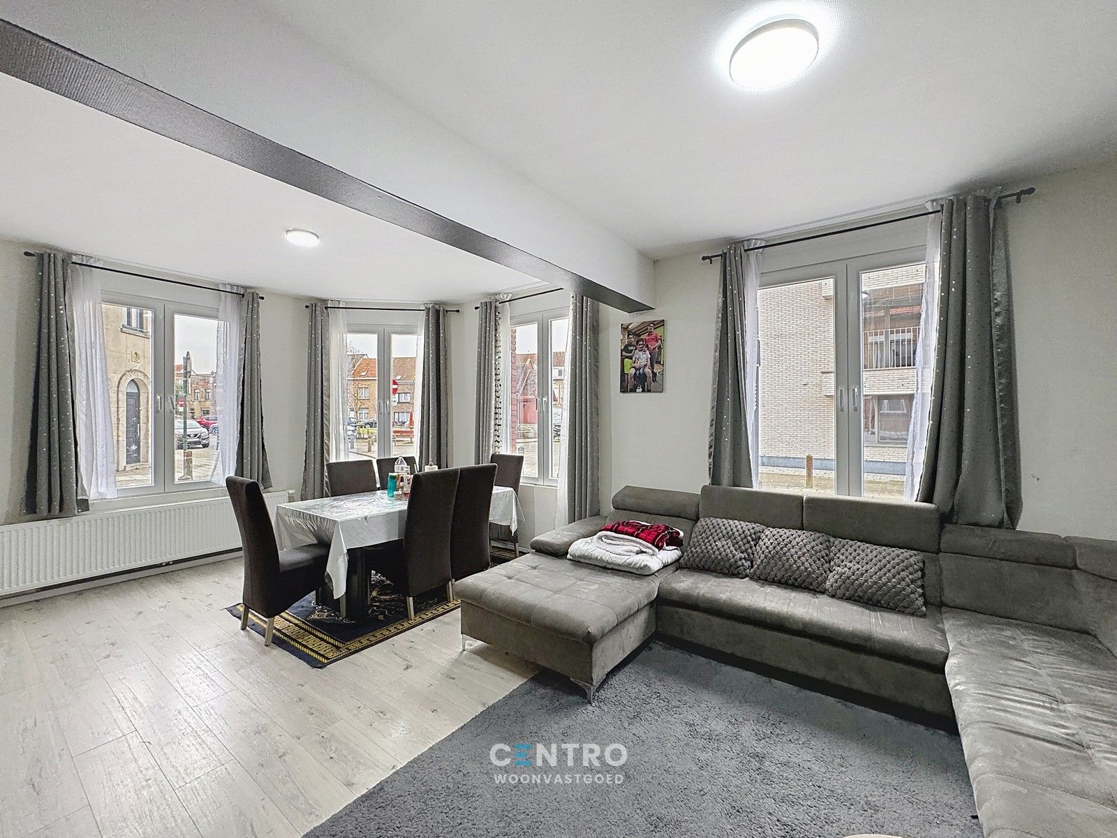 Gerenoveerde woning met 4 ruime slpks! foto 2