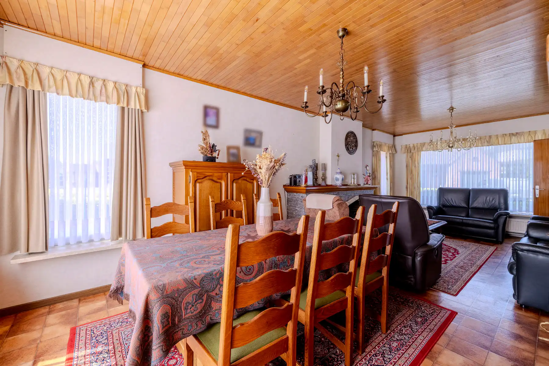 Te renoveren woning met veel potentieel op rustige locatie foto 8