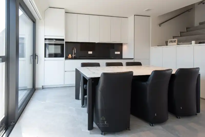 Instapklaar recent luxueus duplex-appartement met 2 terrassen in residentie Lectus IX. foto 16
