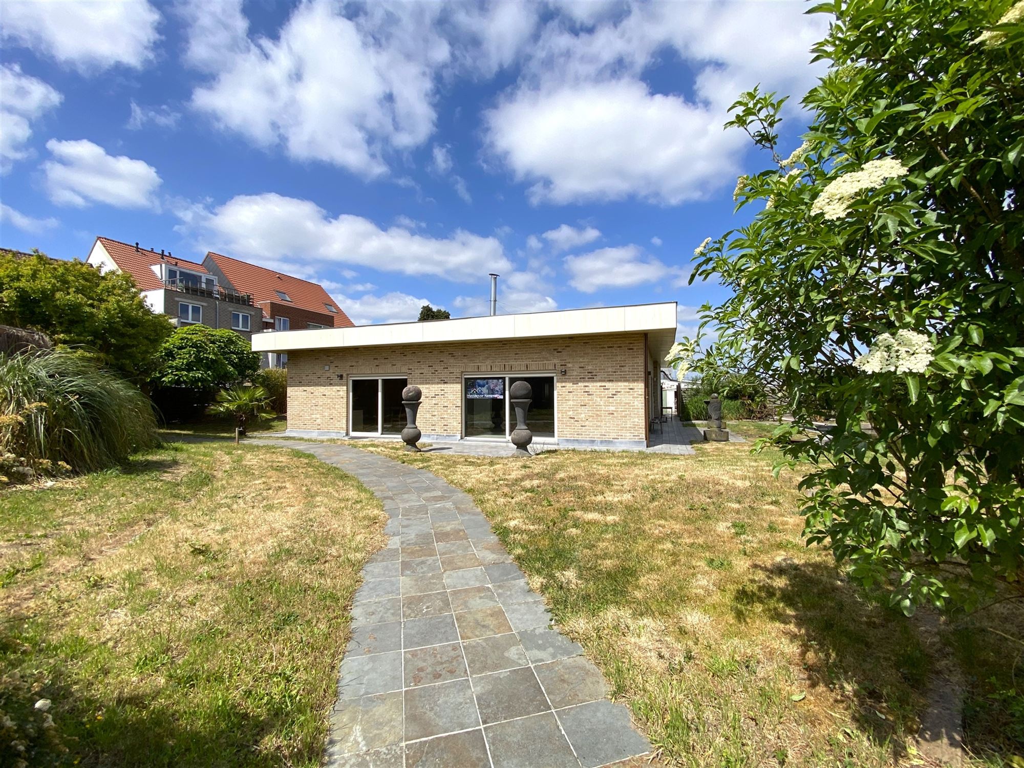 Bungalow woning met 3 slaapkamers te Wondelgem foto {{pictureIndex}}