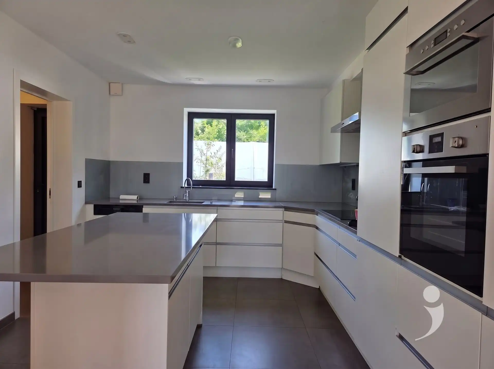 Moderne, ruime vrijstaande woning met hoogwaardige afwerking en zonnige tuin foto 4